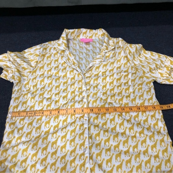 Isaac Mizrahi Yellow & White Giraffe Short Sleeve & Shorts Pajama Set Size Small - Picture 6 of 16